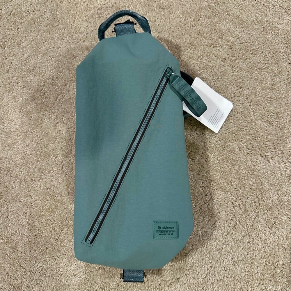 Lululemon Fast Track 2.0 Bag